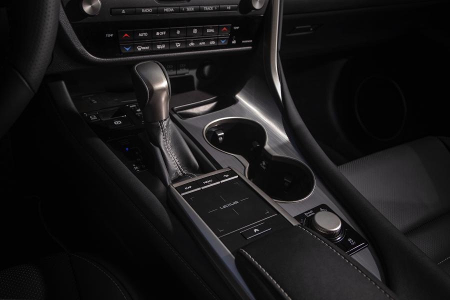 Детали интерьера Lexus RX350 F-Sport 2019 года  (NA) (фото 27 из 38)